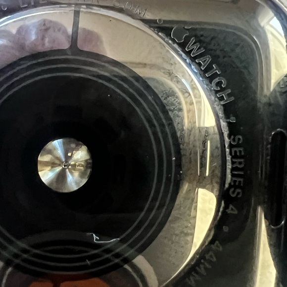 Apple Watch with stainless steel bracelet band/44 mm series 4 ready to pair - Picture 8 of 16